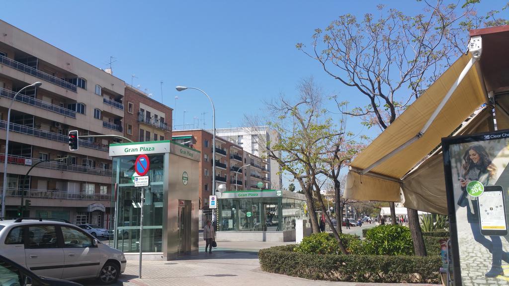 Apartamento Eduardo Dato Sevilla Buitenkant foto