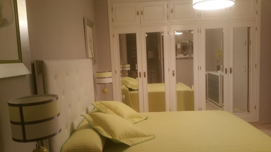 Apartamento Eduardo Dato Sevilla Buitenkant foto