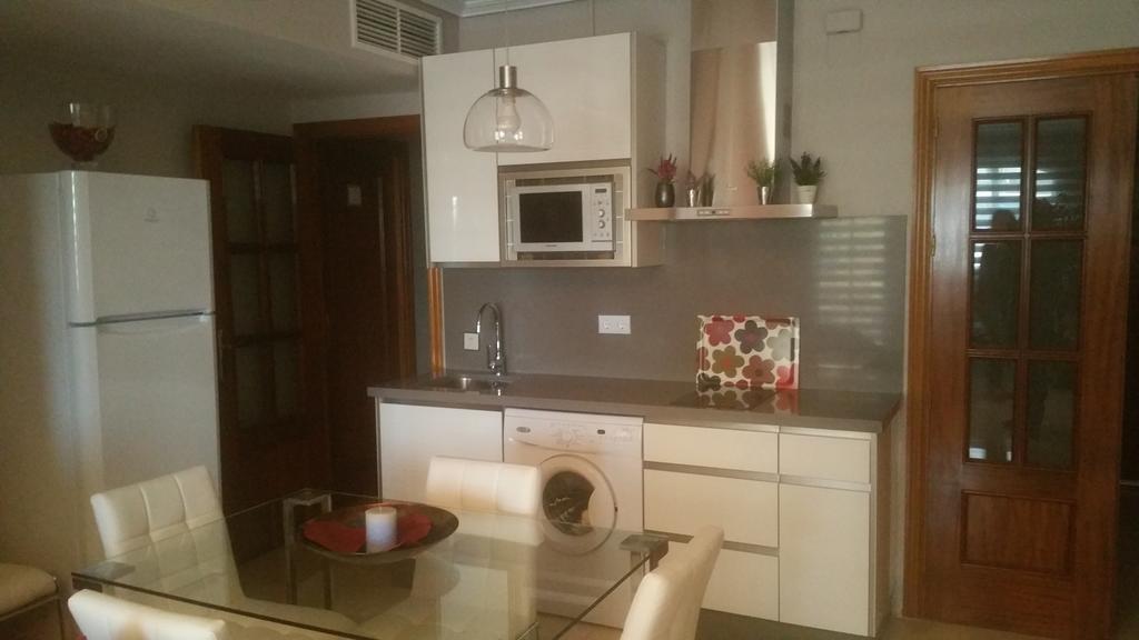 Apartamento Eduardo Dato Sevilla Buitenkant foto