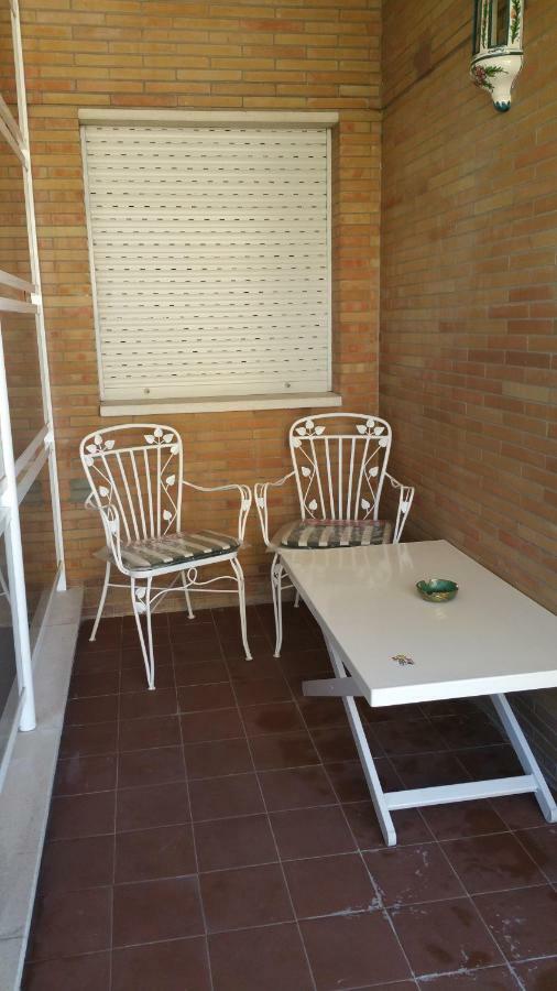 Apartamento Eduardo Dato Sevilla Buitenkant foto